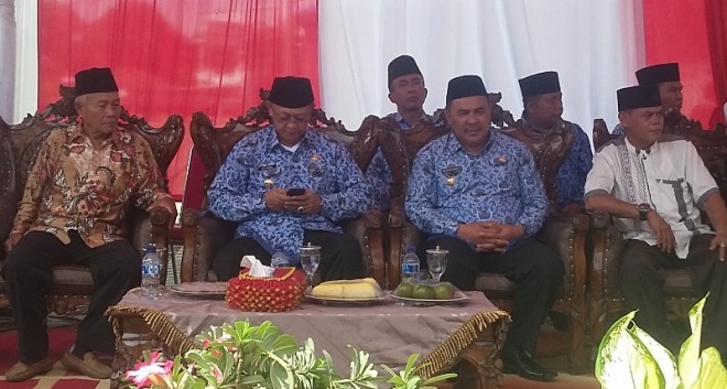 Drs H Cek Endra dan H Hillalatil  Badri saat hadiri  halal bi halal masyrakat kecamatan pau
